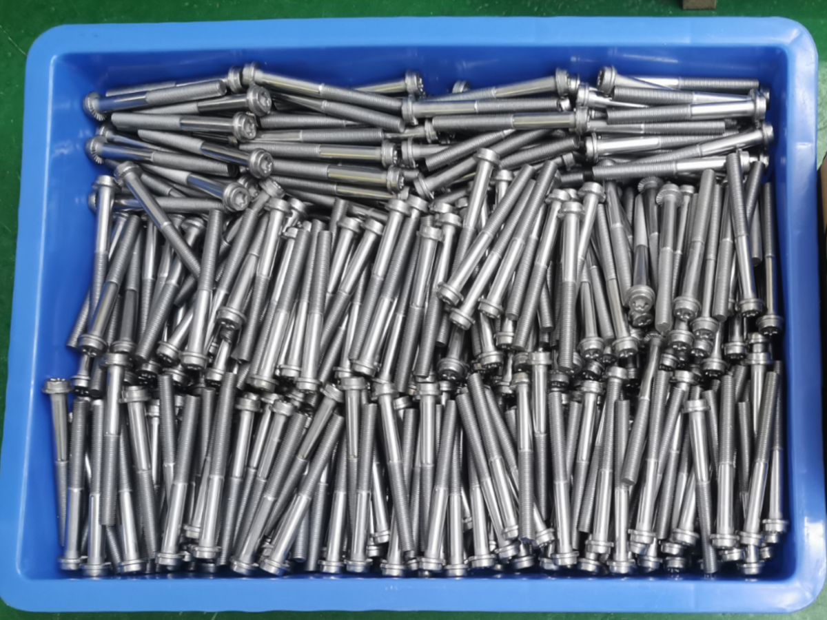 Applications of Internal Torx High-Strength Screws in Automobiles