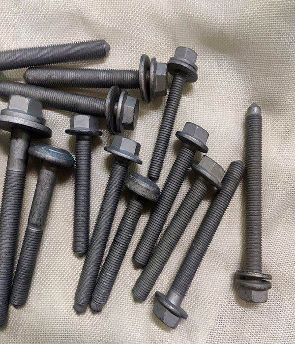 Applications of Internal Torx High-Strength Screws in Automobiles