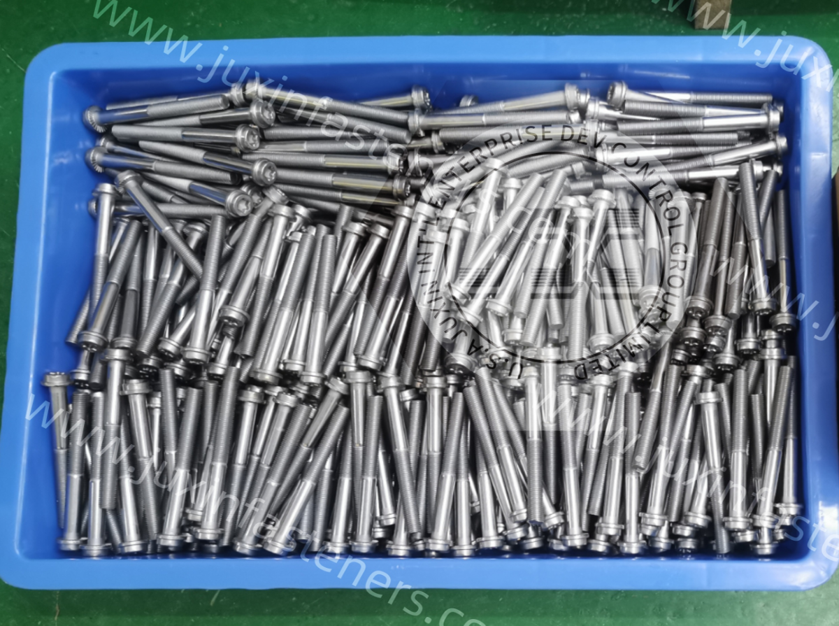 Applications of Internal Torx High-Strength Screws in Automobiles