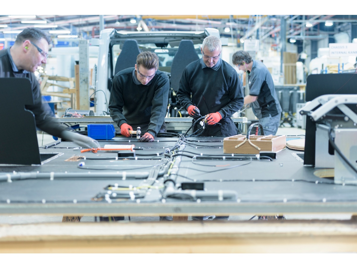 Automotive Hitch Bolt Solutions for Electrical Grounding Systems | Hexagon Flange Screws for Vehicle Applications Automotive Hitch Bolt Solutions for Electrical Grounding Systems | Hexagon Flange Screws for Vehicle Applications