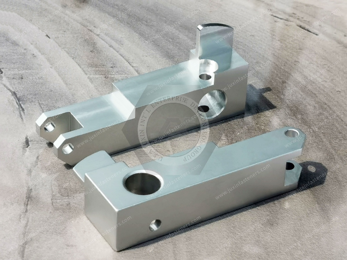 Surface Treatment for Semiconductor Equipment Fasteners | JUXIN