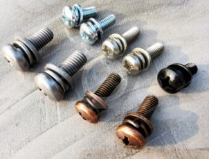 Impact of Spring and Flat Washer Installation Orientation on Bolt Anti-Loosening Performance